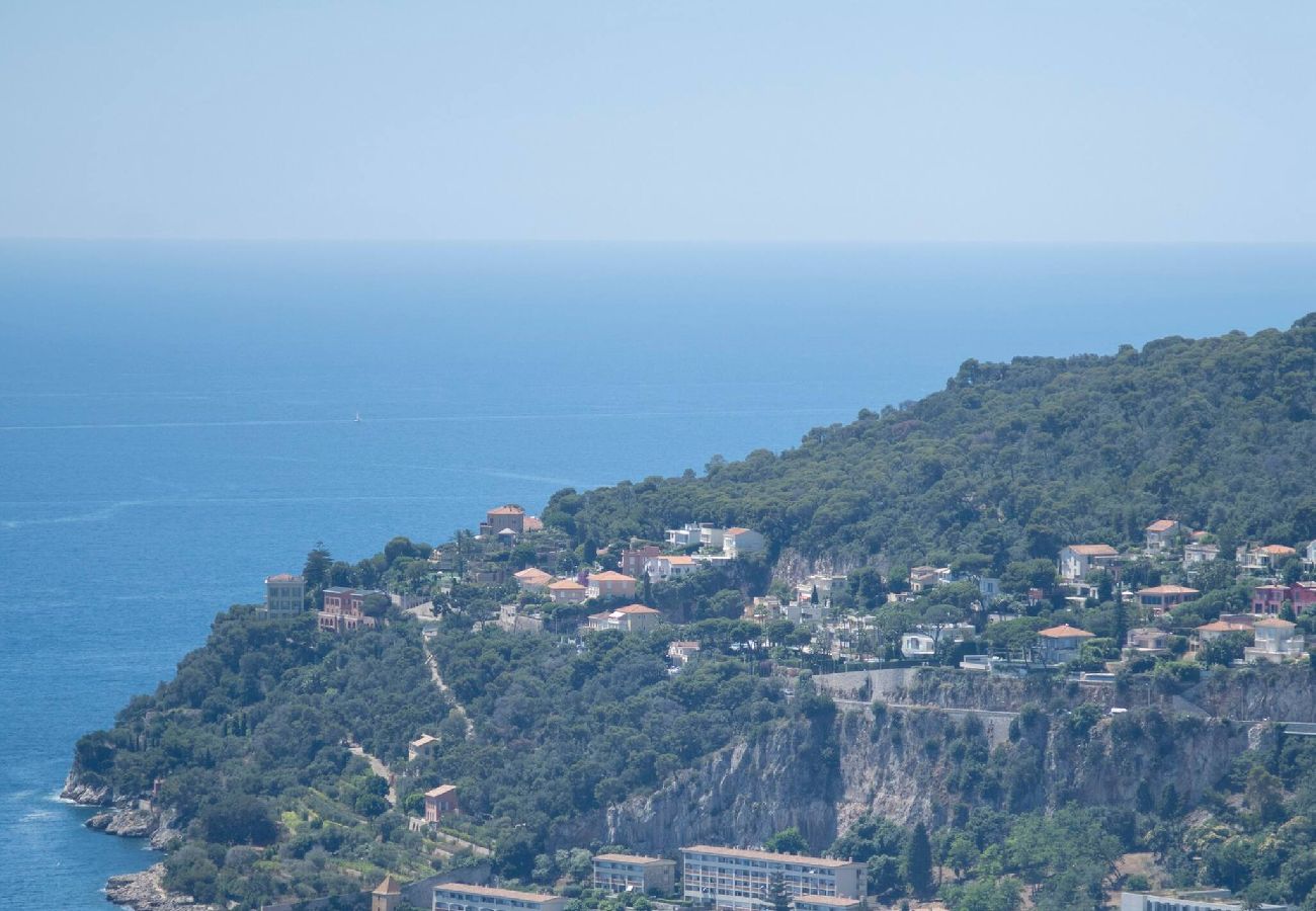 Vue sur le port de Villefranche-sur-Mer