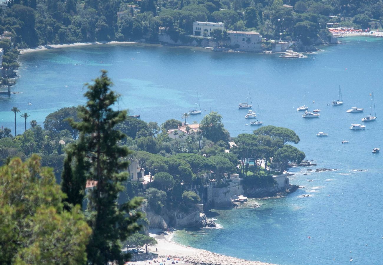 Vue sur la Mer Méditerranée à Villefranche-sur-Mer 