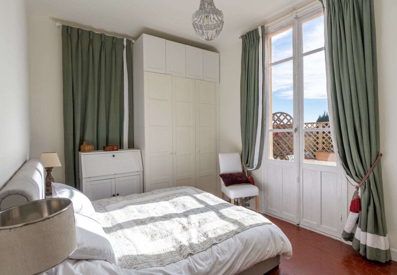 Appartement avec grande chambre lumineuse 