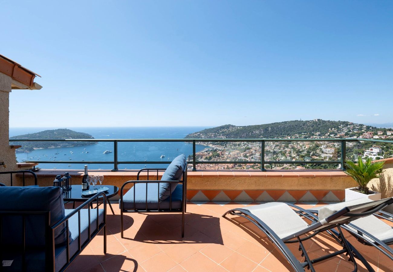 Terrace with sea view, garden furniture and sun loungers