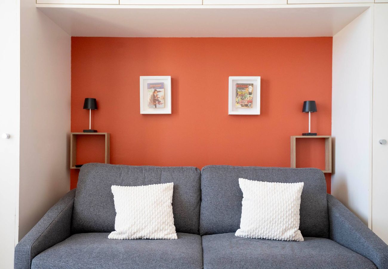 Living room area with sofa bed and decoration