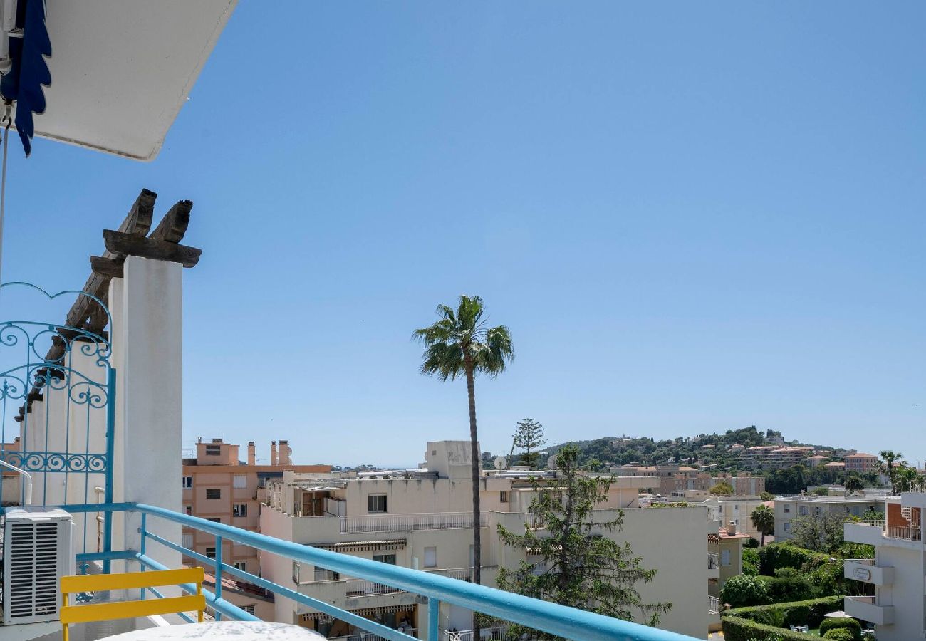  Sunny terrace and open view of Beaulieu-sur-Mer