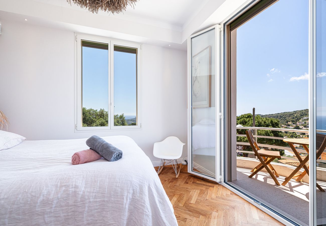 Furnished room with terrace and view of the Mediterranean Sea