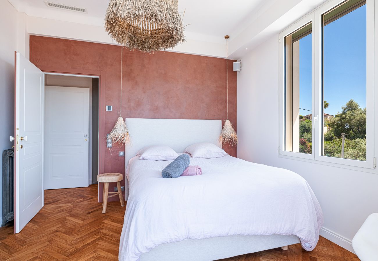 Large bedroom with queen size bed