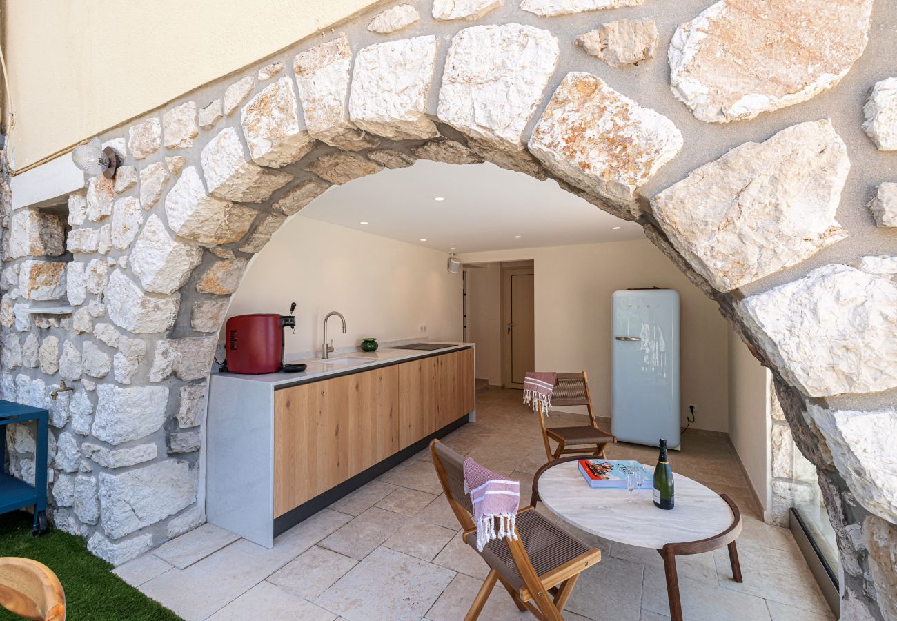 Garden with summer kitchen and outdoor furniture