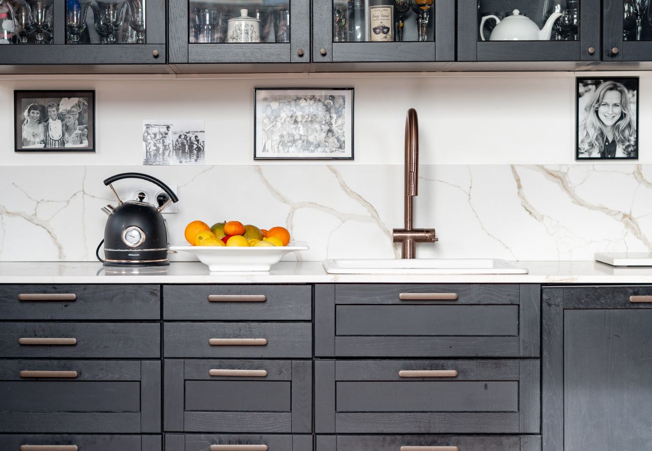  Large apartment with fully equipped kitchen